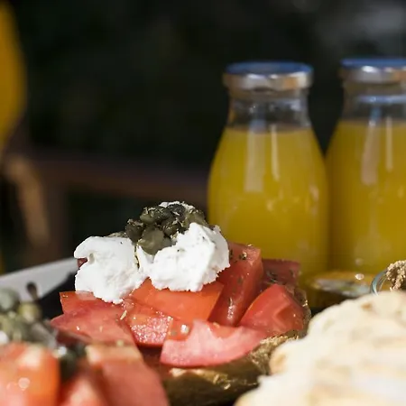 Tsakanos Adamantas (Milos)