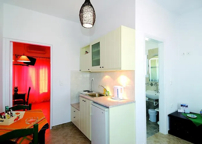 アパート Tsakanos アダマス