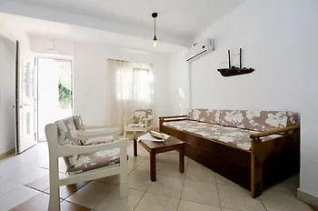 アパート Tsakanos アダマス