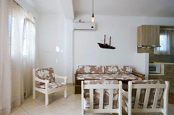 アパート Tsakanos アダマス